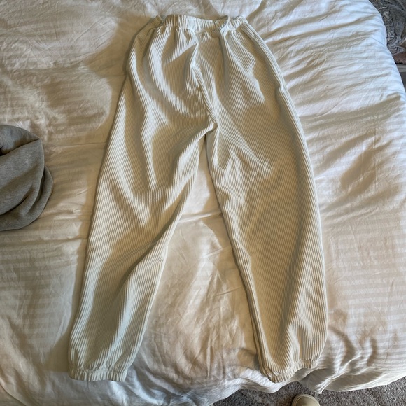 Sisters & Seekers White Sweatpants - Picture 4 of 8